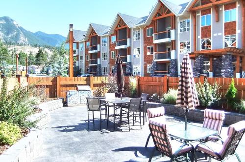 1107-7495 Columbia Avenue, Radium Hot Springs, BC - Outdoor With Facade