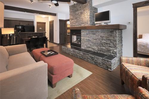 1107-7495 Columbia Avenue, Radium Hot Springs, BC - Indoor Photo Showing Living Room With Fireplace