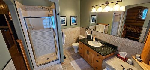 7001 Columbia Ridge Drive, Fairmont Hot Springs, BC - Indoor Photo Showing Bathroom