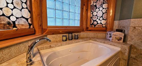 7001 Columbia Ridge Drive, Fairmont Hot Springs, BC - Indoor Photo Showing Bathroom