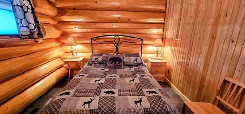 7001 Columbia Ridge Drive, Fairmont Hot Springs, BC - Indoor Photo Showing Bedroom