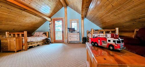 7001 Columbia Ridge Drive, Fairmont Hot Springs, BC - Indoor Photo Showing Bedroom