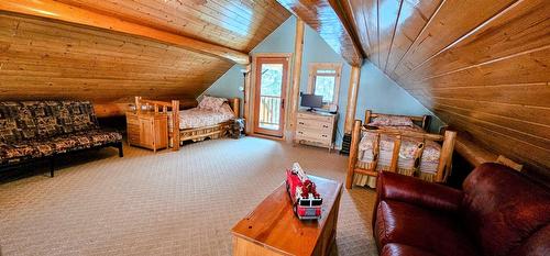 7001 Columbia Ridge Drive, Fairmont Hot Springs, BC - Indoor Photo Showing Bedroom