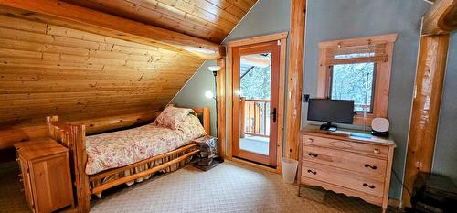 7001 Columbia Ridge Drive, Fairmont Hot Springs, BC - Indoor Photo Showing Bedroom