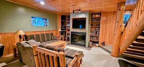 7001 Columbia Ridge Drive, Fairmont Hot Springs, BC - Indoor With Fireplace