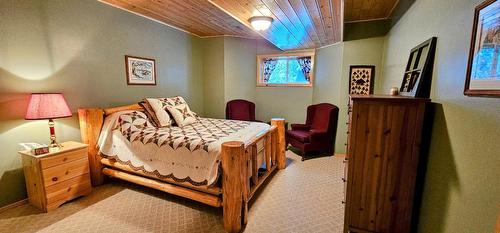 7001 Columbia Ridge Drive, Fairmont Hot Springs, BC - Indoor Photo Showing Bedroom