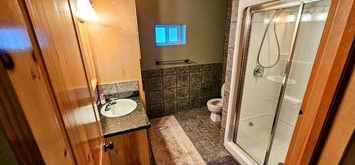 7001 Columbia Ridge Drive, Fairmont Hot Springs, BC - Indoor Photo Showing Bathroom