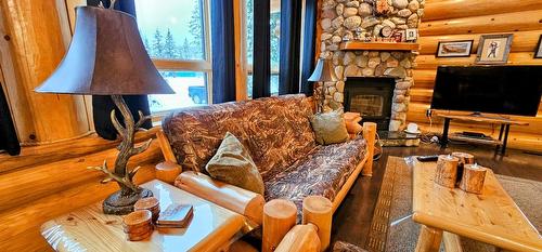 7001 Columbia Ridge Drive, Fairmont Hot Springs, BC - Indoor With Fireplace