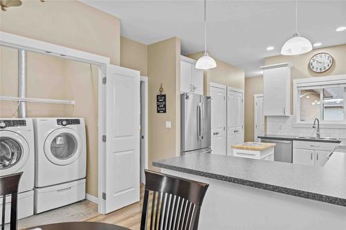 124-2920 Valleyview Drive, Kamloops, BC - Indoor Photo Showing Laundry Room