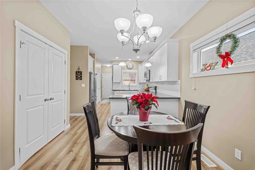 124-2920 Valleyview Drive, Kamloops, BC - Indoor Photo Showing Dining Room