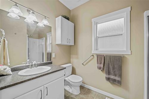 124-2920 Valleyview Drive, Kamloops, BC - Indoor Photo Showing Bathroom