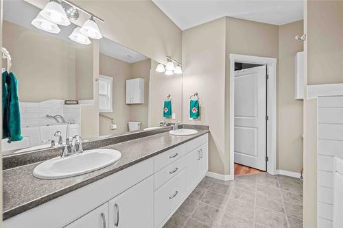 124-2920 Valleyview Drive, Kamloops, BC - Indoor Photo Showing Bathroom