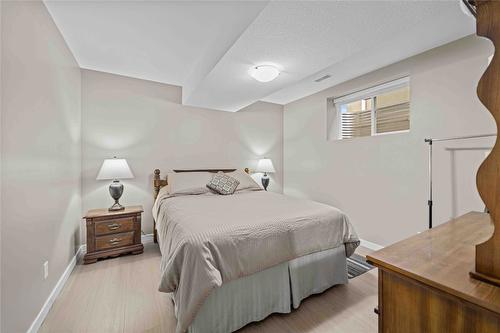 124-2920 Valleyview Drive, Kamloops, BC - Indoor Photo Showing Bedroom