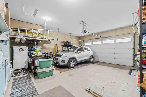 124-2920 Valleyview Drive, Kamloops, BC - Indoor Photo Showing Garage