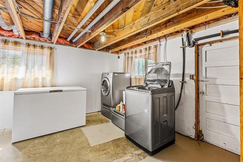 1117 15Th Avenue, Creston, BC - Indoor Photo Showing Laundry Room