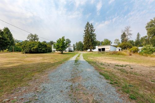 1117 15Th Avenue, Creston, BC - Outdoor