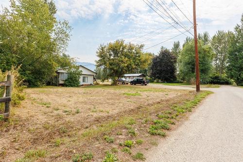 1117 15Th Avenue, Creston, BC - Outdoor