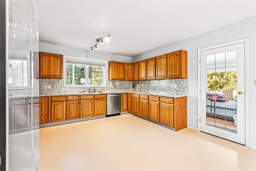 1117 15Th Avenue, Creston, BC - Indoor Photo Showing Kitchen