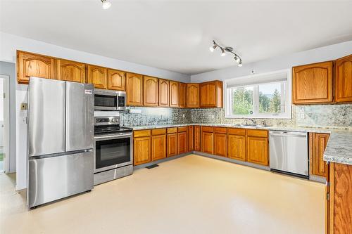 1117 15Th Avenue, Creston, BC - Indoor Photo Showing Kitchen