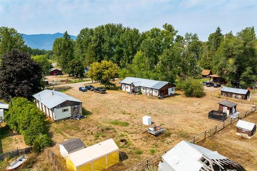 1117 15Th Avenue, Creston, BC - Outdoor