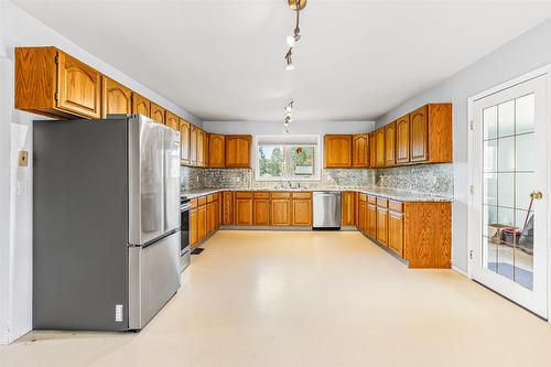 1117 15Th Avenue, Creston, BC - Indoor Photo Showing Kitchen