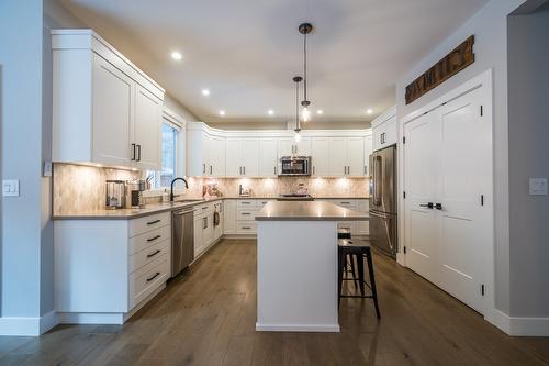 2644 Willowbrae Drive, Kamloops, BC - Indoor Photo Showing Kitchen With Upgraded Kitchen