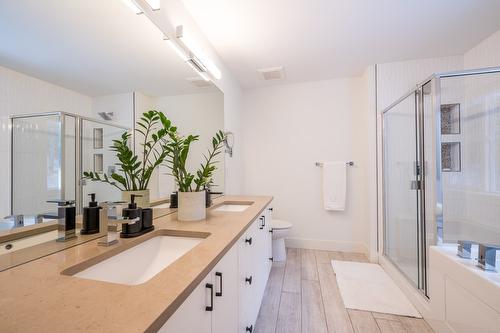 2644 Willowbrae Drive, Kamloops, BC - Indoor Photo Showing Bathroom