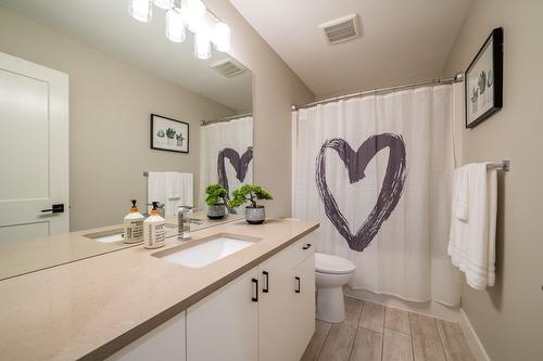 2644 Willowbrae Drive, Kamloops, BC - Indoor Photo Showing Bathroom