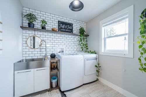 2644 Willowbrae Drive, Kamloops, BC - Indoor Photo Showing Laundry Room