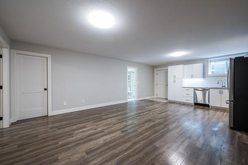 2644 Willowbrae Drive, Kamloops, BC - Indoor Photo Showing Kitchen