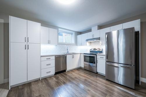 2644 Willowbrae Drive, Kamloops, BC - Indoor Photo Showing Kitchen