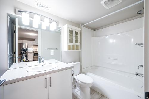 2644 Willowbrae Drive, Kamloops, BC - Indoor Photo Showing Bathroom