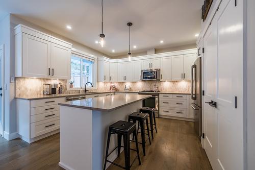 2644 Willowbrae Drive, Kamloops, BC - Indoor Photo Showing Kitchen With Upgraded Kitchen