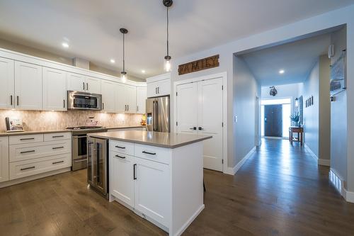 2644 Willowbrae Drive, Kamloops, BC - Indoor Photo Showing Kitchen With Upgraded Kitchen