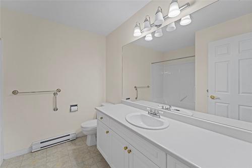 204-120 Vernon Avenue, Kamloops, BC - Indoor Photo Showing Bathroom