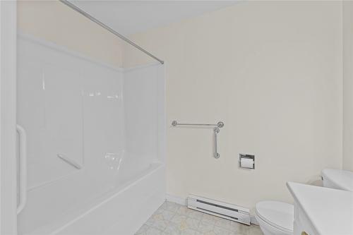 204-120 Vernon Avenue, Kamloops, BC - Indoor Photo Showing Bathroom