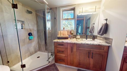 2201 29Th Street, Cranbrook, BC - Indoor Photo Showing Bathroom