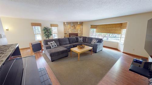 2201 29Th Street, Cranbrook, BC - Indoor Photo Showing Living Room