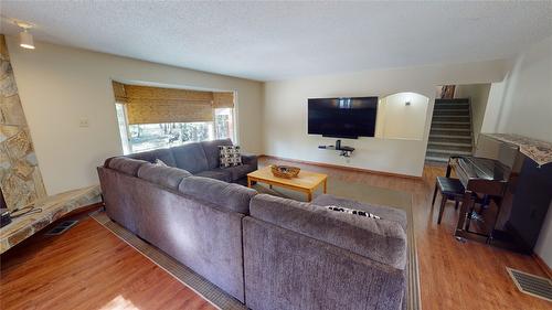 2201 29Th Street, Cranbrook, BC - Indoor Photo Showing Living Room With Fireplace