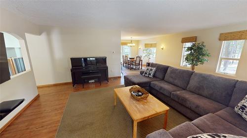 2201 29Th Street, Cranbrook, BC - Indoor Photo Showing Living Room