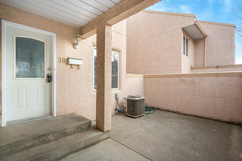 30-383 Columbia St W Street, Kamloops, BC - Outdoor With Exterior