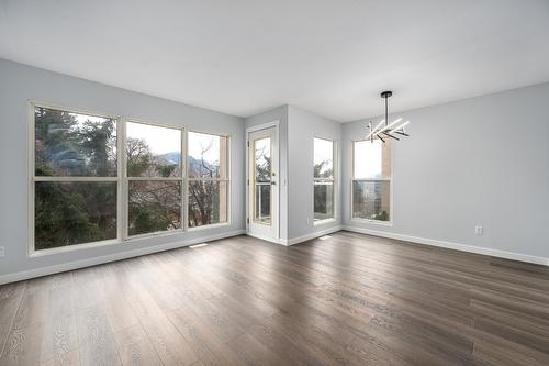 30-383 Columbia St W Street, Kamloops, BC - Indoor Photo Showing Living Room