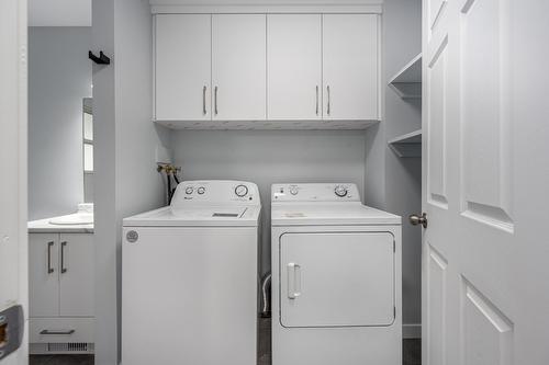 30-383 Columbia St W Street, Kamloops, BC - Indoor Photo Showing Laundry Room