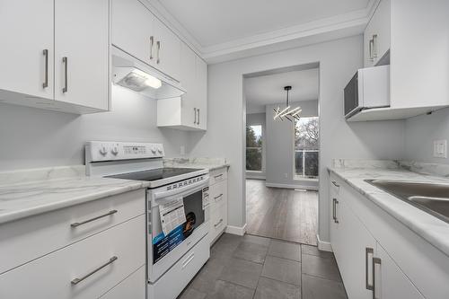 30-383 Columbia St W Street, Kamloops, BC - Indoor Photo Showing Kitchen