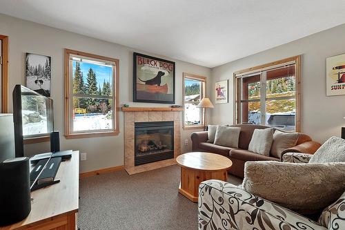 21-6005 Valley Drive, Sun Peaks, BC - Indoor Photo Showing Living Room With Fireplace