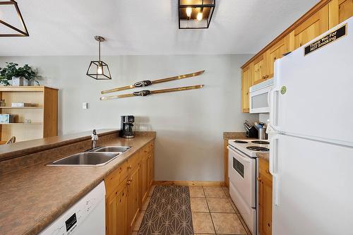 21-6005 Valley Drive, Sun Peaks, BC - Indoor Photo Showing Kitchen With Double Sink