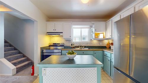 445 2Nd Avenue, Kimberley, BC - Indoor Photo Showing Kitchen With Double Sink