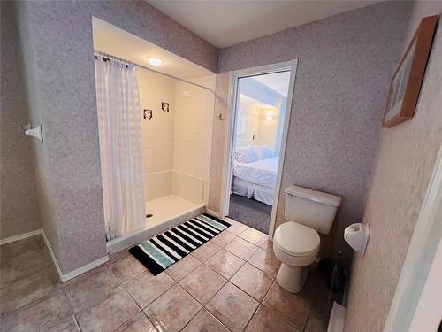 5005B-5052 Riverview Road Road, Fairmont Hot Springs, BC - Indoor Photo Showing Bathroom