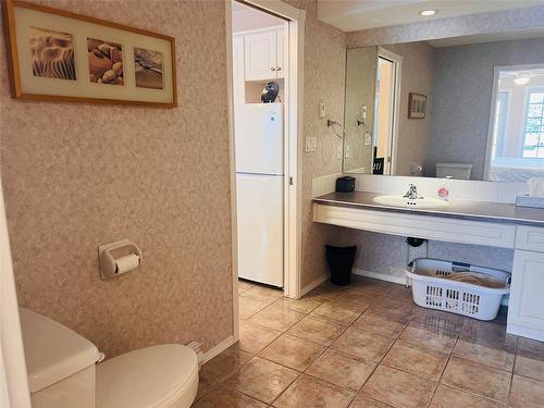 5005B-5052 Riverview Road Road, Fairmont Hot Springs, BC - Indoor Photo Showing Bathroom