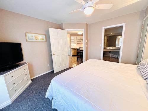 5005B-5052 Riverview Road Road, Fairmont Hot Springs, BC - Indoor Photo Showing Bedroom